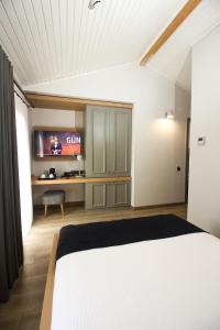 mellow blue hotel