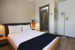 mellow blue hotel