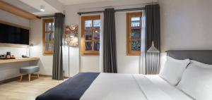 mellow blue hotel