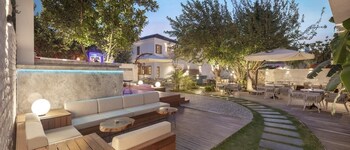 Mellow Blue Hotel,,3 star