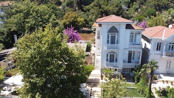 ikigai hotel villa rifat