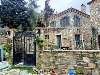 puli stone houses