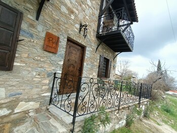 puli stone houses