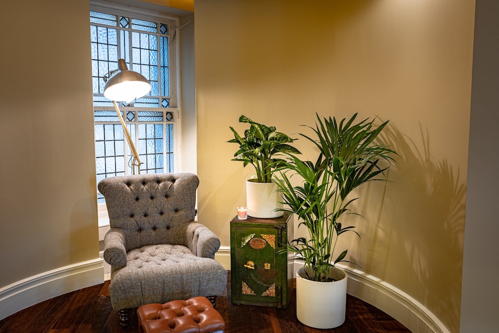hotel indigo edinburgh princes street by ihg