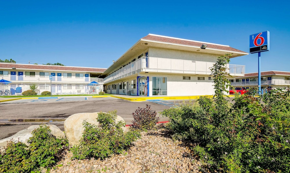 motel 6 thornton co