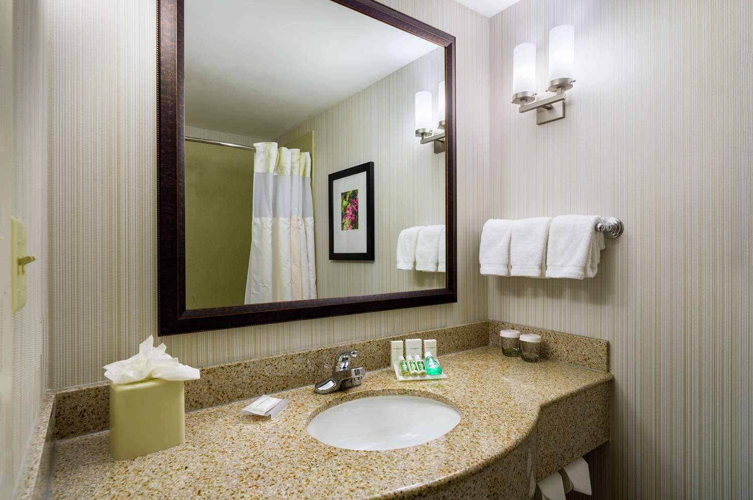 hilton garden inn edison raritan center