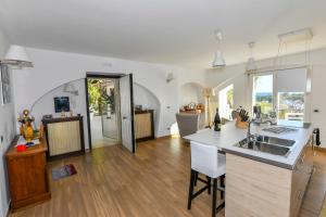 charming sea view villa with pool praialonga