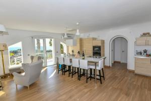 charming sea view villa with pool praialonga