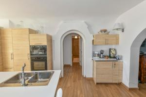 charming sea view villa with pool praialonga