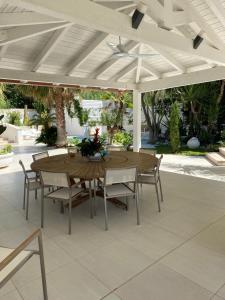 charming sea view villa with pool praialonga