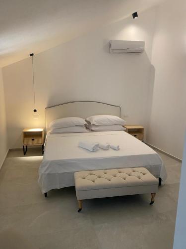 charming sea view villa with pool praialonga