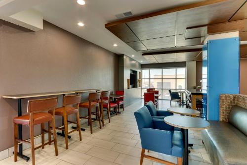 holiday inn express and suites lake worth by ihg