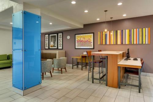 holiday inn express and suites lake worth by ihg