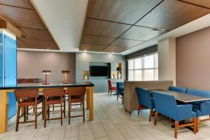 holiday inn express and suites lake worth by ihg