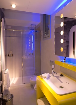 the street milano duomo