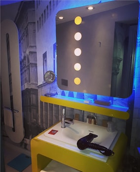 the street milano duomo