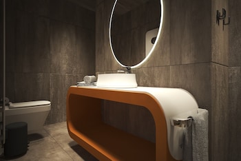 the street milano duomo