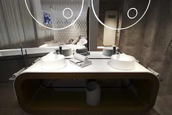 the street milano duomo