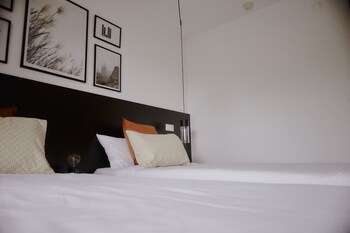 zarey hostel