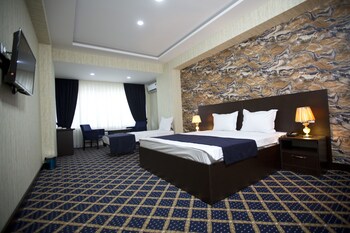 kristal inn hotel