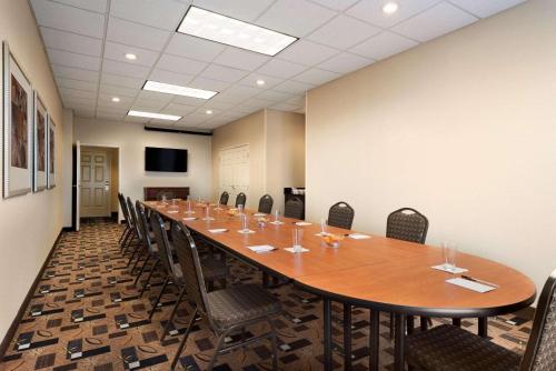 country inn and suites by radisson evansville in