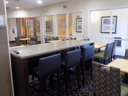 country inn and suites by radisson evansville in