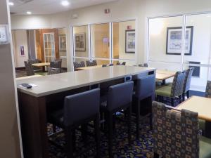 country inn and suites by radisson evansville in