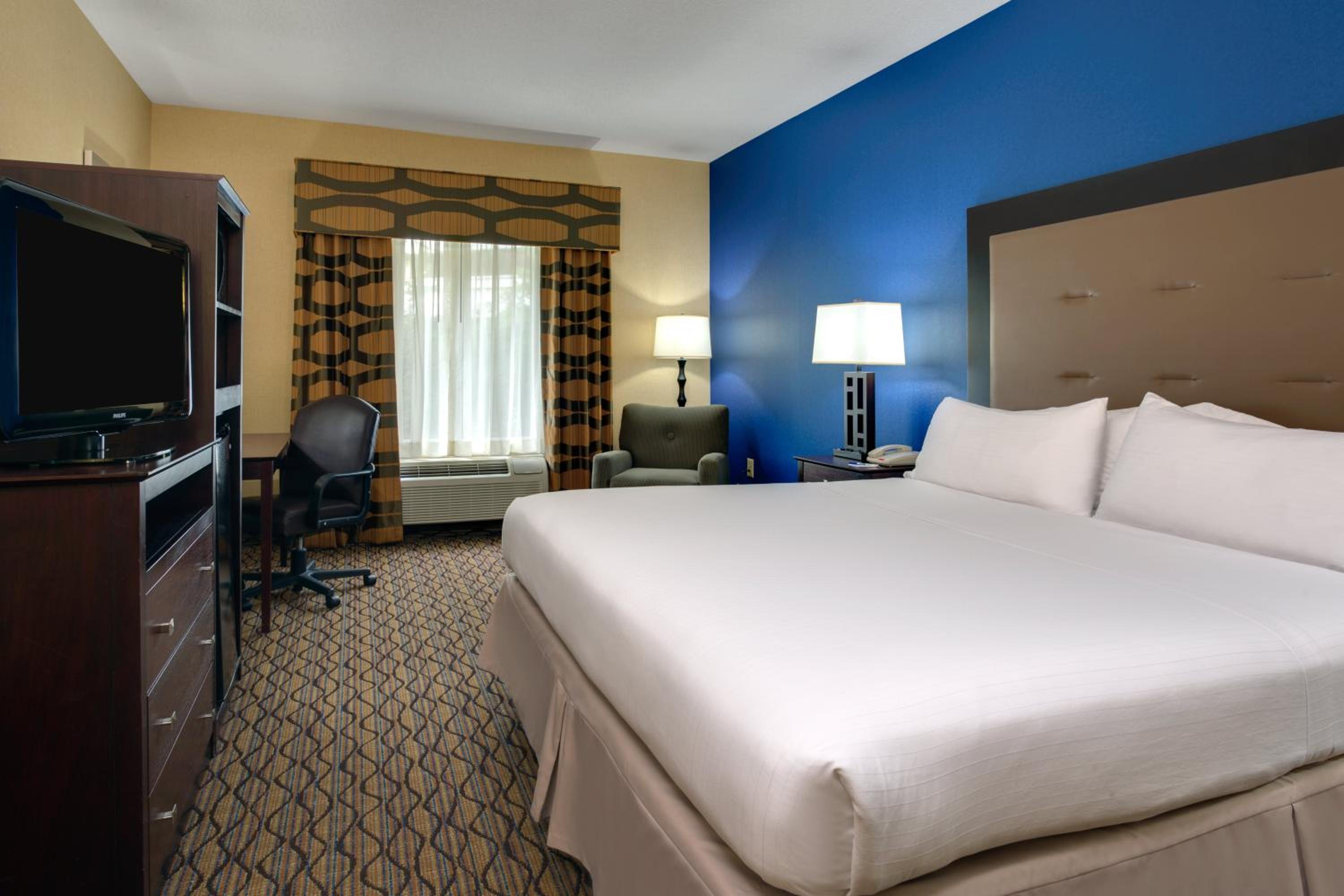 holiday inn express tower center by ihg