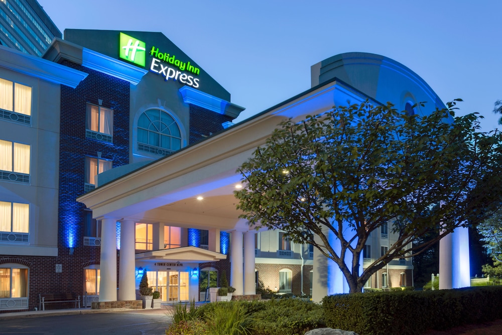 holiday inn express tower center by ihg