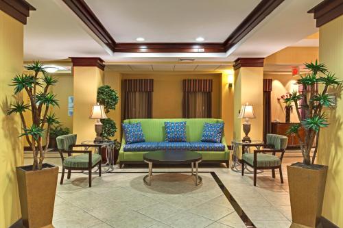 holiday inn express tower center by ihg