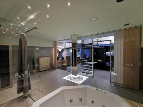 xspa apartment cryptocurrency pay available