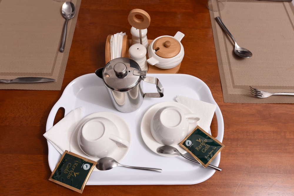 the crossroads hotel westlands
