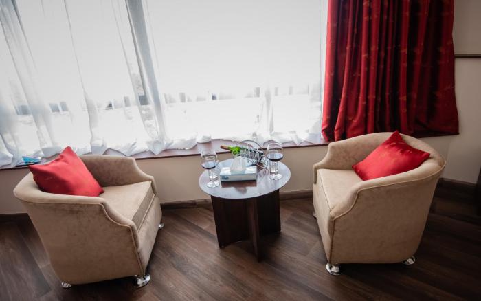 the crossroads hotel westlands
