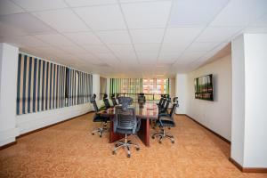 the crossroads hotel westlands