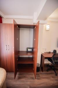 the crossroads hotel westlands