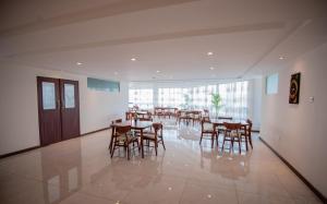 the crossroads hotel westlands