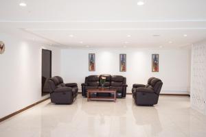 the crossroads hotel westlands