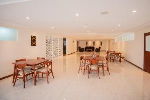 the crossroads hotel westlands
