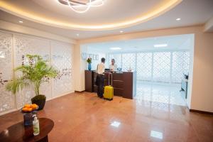 the crossroads hotel westlands
