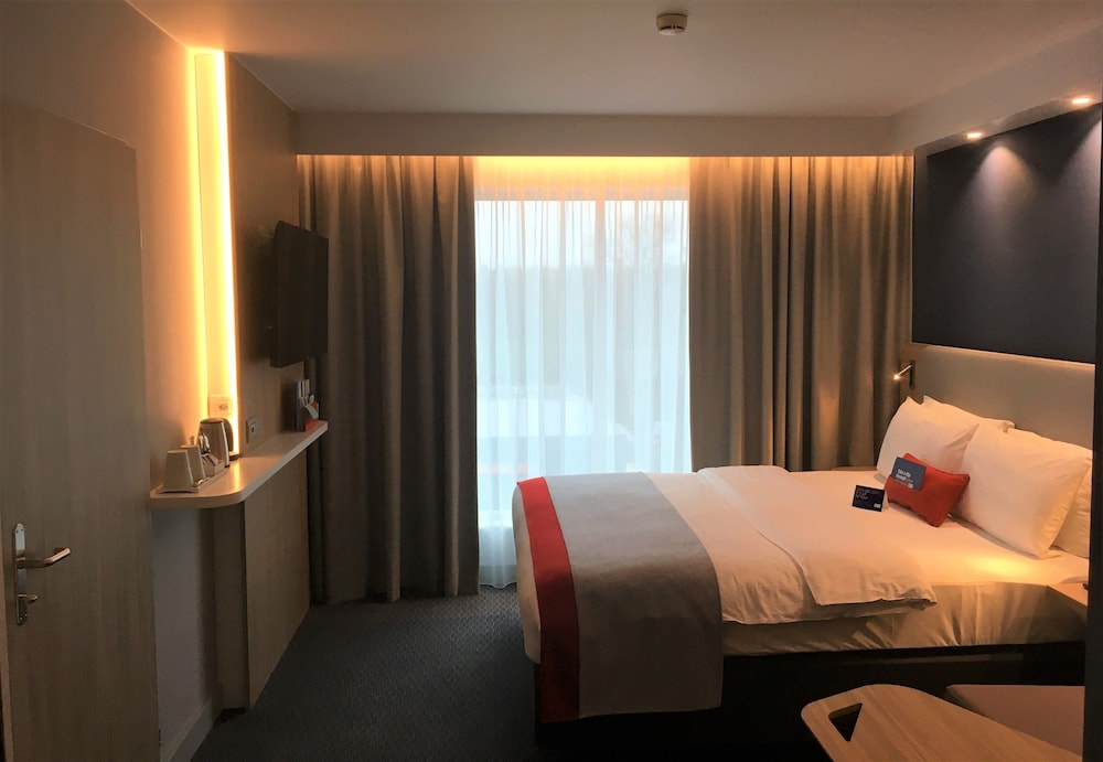 holiday inn express zurich airport by ihg