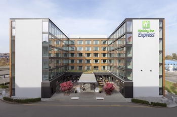 holiday inn express zurich airport by ihg