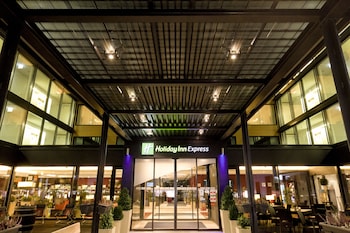 holiday inn express zurich airport by ihg
