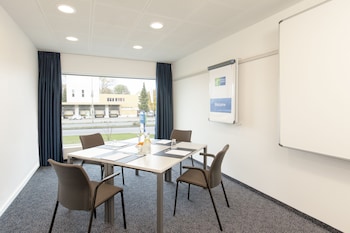 holiday inn express zurich airport by ihg