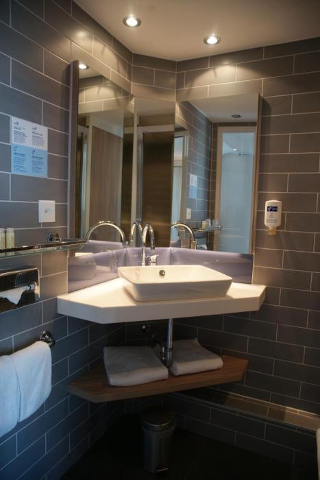holiday inn express zurich airport by ihg