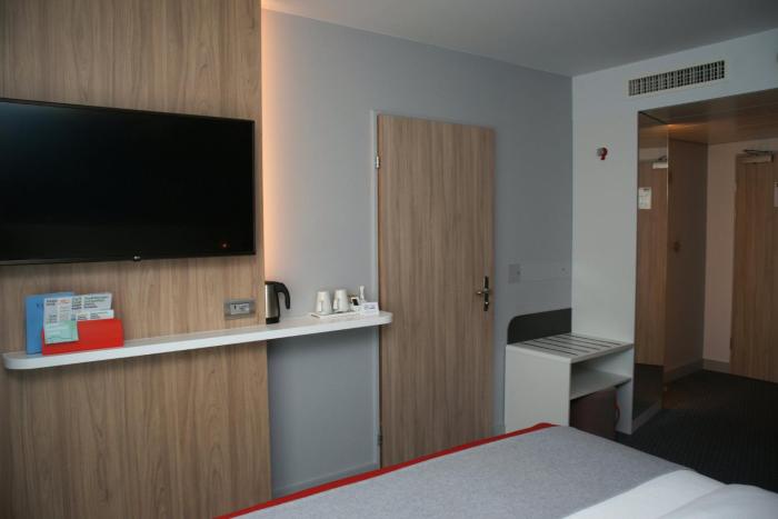 holiday inn express zurich airport by ihg