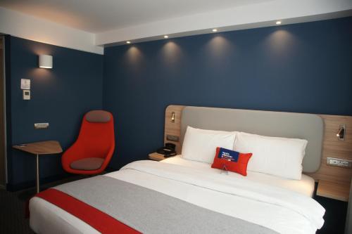 holiday inn express zurich airport by ihg