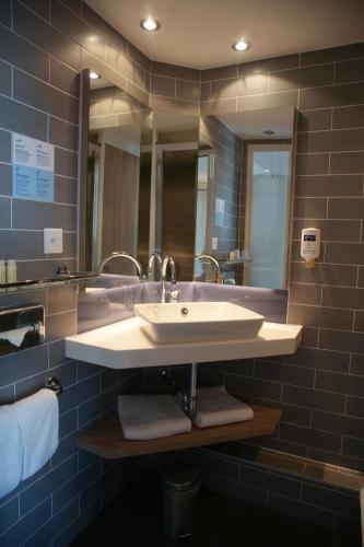 holiday inn express zurich airport by ihg