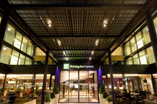 holiday inn express zurich airport by ihg