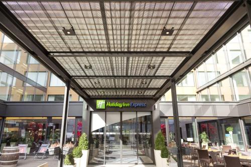 holiday inn express zurich airport by ihg