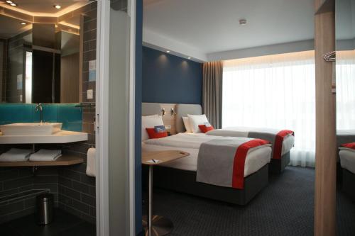 holiday inn express zurich airport by ihg